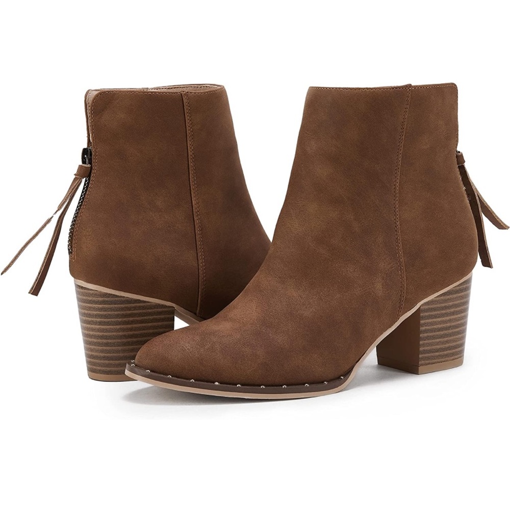 Women’s brown/cognac Ermonn ankle boots.Size 8.